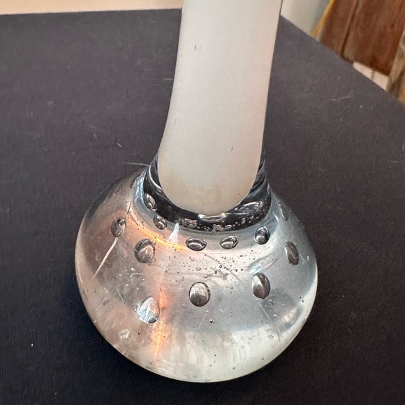 VINTAGE handblown seda style white art glass bud vase - Picture 6 of 6